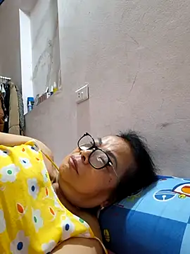 Hotestlove online show from 05-18-26, 07:24