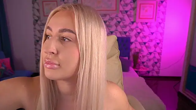 LiaBrazzerr online show from 04-15-26, 01:59