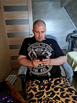 Foxyshaved online show from 05-17-26, 10:15