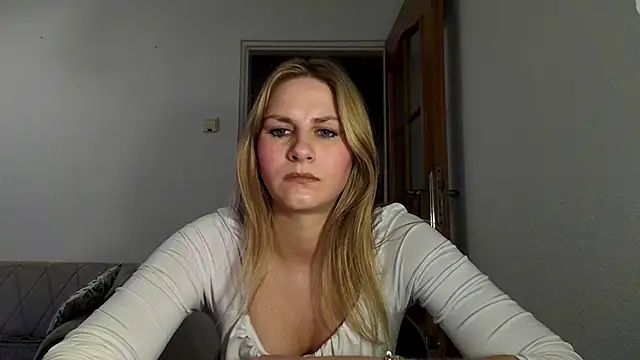 Snapshot of DagmarieFlirt chatting on 03-20-25, 09:24 DagmarieFlirt online show from 03-20-25, 09:24