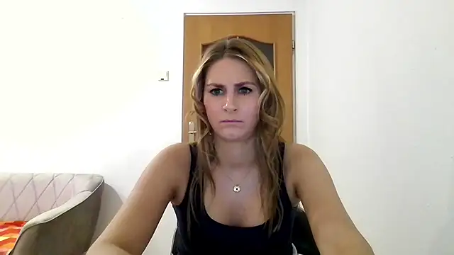 Snapshot of DagmarieFlirt chatting on 02-19-25, 04:33 DagmarieFlirt online show from 02-19-25, 04:33