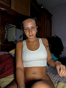 Snapshot of emma4xxx chatting on 04-30-26, 07:43 emma4xxx online show from 04-30-26, 07:43