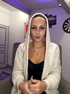 emma4xxx online show from 11-18-25, 08:23