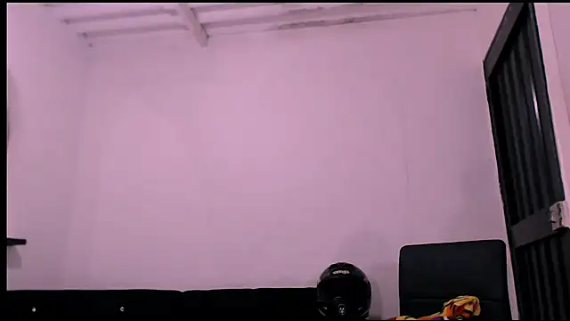 Snapshot of DanielaTsDom chatting on 02-23-25, 04:28 DanielaTsDom online show from 02-23-25, 04:28