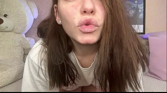 Snapshot of mia___mi chatting on 03-17-25, 11:31 mia mi online show from 03-17-25, 11:31