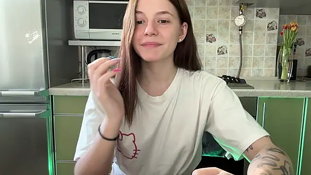 Snapshot of mia___mi chatting on 03-10-25, 10:39 mia mi online show from 03-10-25, 10:39