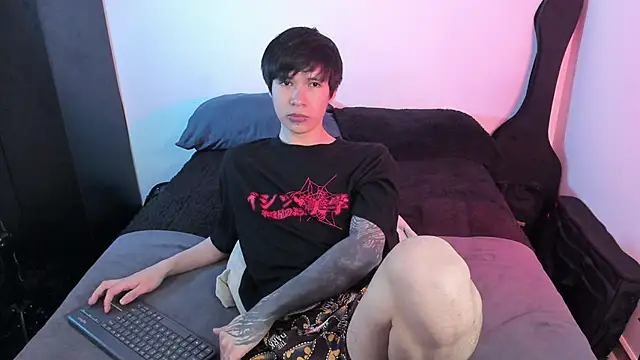 Snapshot of Aventure_Twinks chatting on 11-06-25, 07:29 Aventure Twinks online show from 11-06-25, 07:29