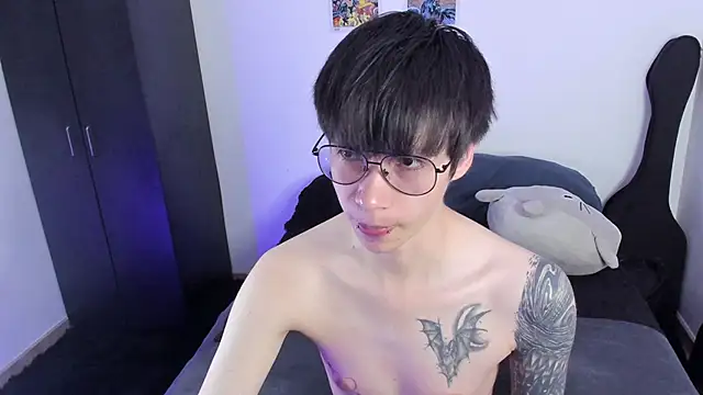 Snapshot of Aventure_Twinks chatting on 10-14-25, 08:09 Aventure Twinks online show from 10-14-25, 08:09