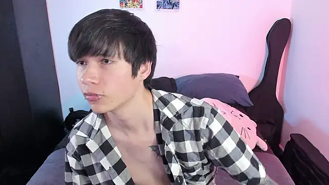 Snapshot of Aventure_Twinks chatting on 11-15-25, 02:48 Aventure Twinks online show from 11-15-25, 02:48