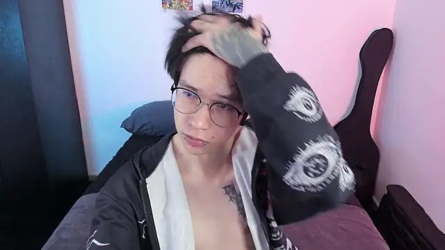 Snapshot of Aventure_Twinks chatting on 11-22-25, 03:49 Aventure Twinks online show from 11-22-25, 03:49