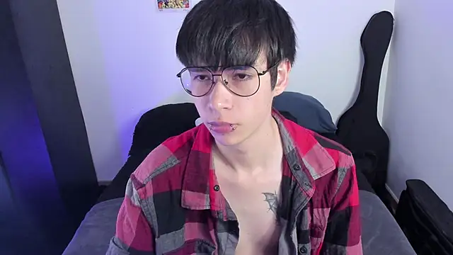 Snapshot of Aventure_Twinks chatting on 10-16-25, 07:11 Aventure Twinks online show from 10-16-25, 07:11