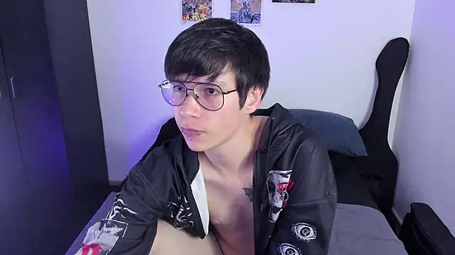 Snapshot of Aventure_Twinks chatting on 10-22-25, 03:28 Aventure Twinks online show from 10-22-25, 03:28