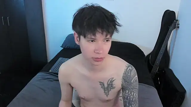 Aventure Twinks online show from 06-18-26, 08:36