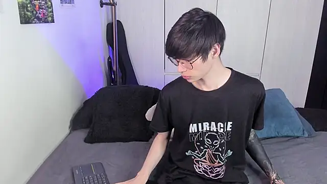 Snapshot of Aventure_Twinks chatting on 01-21-25, 10:41 Aventure Twinks online show from 01-21-25, 10:41