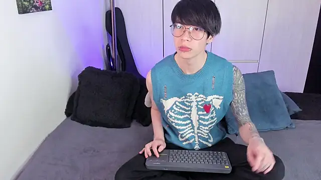 Snapshot of Aventure_Twinks chatting on 01-08-25, 07:34 Aventure Twinks online show from 01-08-25, 07:34