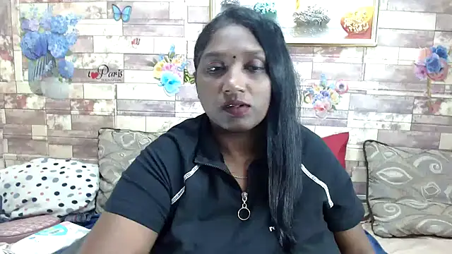 Snapshot of Indian_tracy chatting on 10-23-25, 01:48 Indian tracy online show from 10-23-25, 01:48