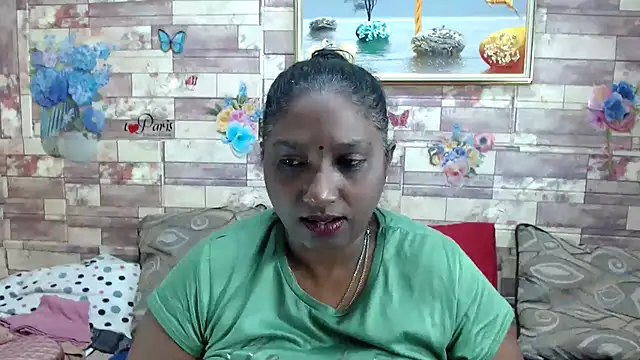 Snapshot of Indian_tracy chatting on 10-06-25, 10:05 Indian tracy online show from 10-06-25, 10:05