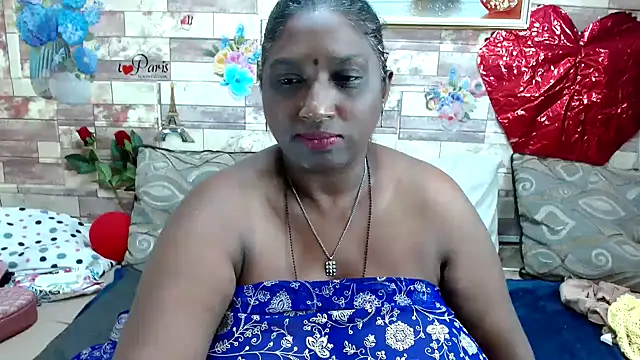 Snapshot of Indian_tracy chatting on 02-28-25, 01:36 Indian tracy online show from 02-28-25, 01:36