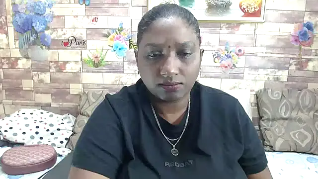 Snapshot of Indian_tracy chatting on 09-14-25, 08:48 Indian tracy online show from 09-14-25, 08:48