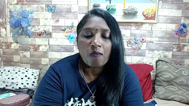 Snapshot of Indian_tracy chatting on 10-21-25, 10:53 Indian tracy online show from 10-21-25, 10:53
