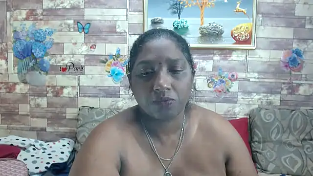 Snapshot of Indian_tracy chatting on 09-24-25, 01:17 Indian tracy online show from 09-24-25, 01:17