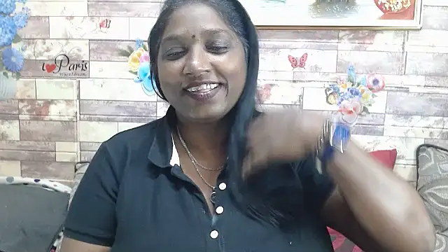 Snapshot of Indian_tracy chatting on 10-22-25, 12:26 Indian tracy online show from 10-22-25, 12:26