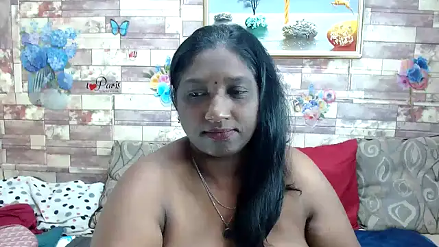Snapshot of Indian_tracy chatting on 09-21-25, 09:36 Indian tracy online show from 09-21-25, 09:36