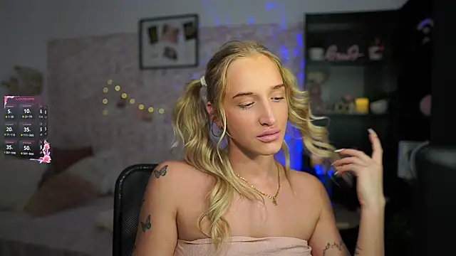 Nicolette  Shea  online show from 03-14-25, 12:18