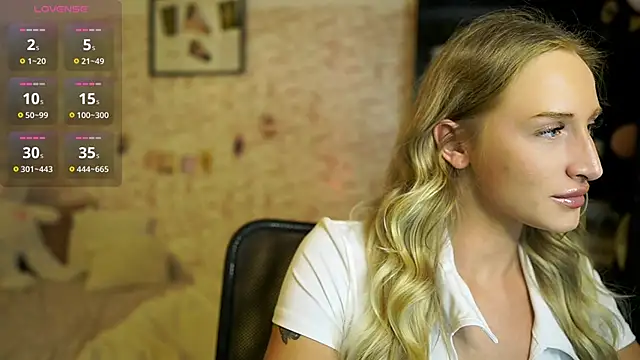 Nicolette  Shea  online show from 10-27-25, 02:18