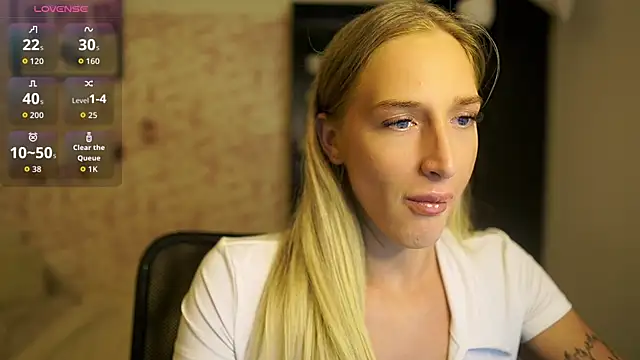 Nicolette  Shea  online show from 10-06-25, 01:23