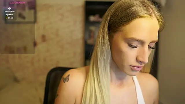 Nicolette  Shea  online show from 10-03-25, 07:21