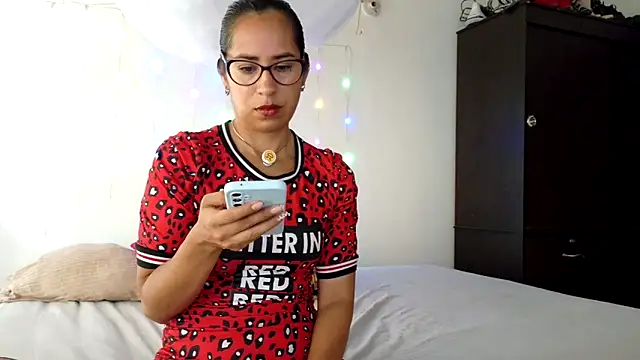 fantasty nylon online show from 12-17-25, 02:33