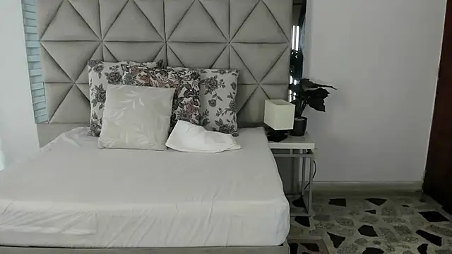 nina pons online show from 10-23-25, 09:24