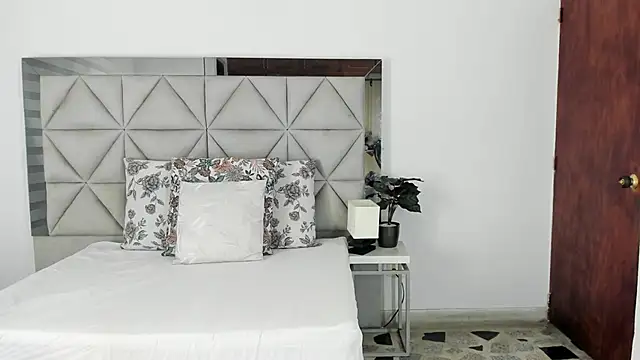 nina pons online show from 10-24-25, 10:42