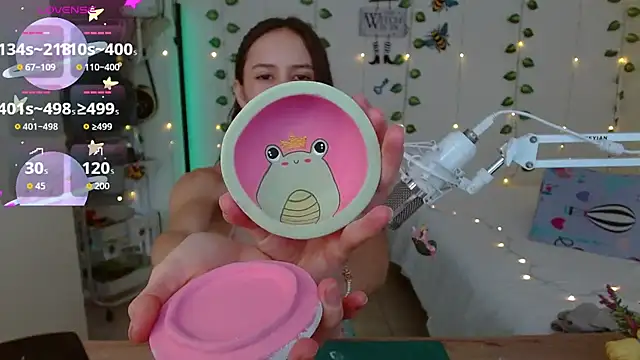 Snapshot of reaLISStic chatting on 02-13-26, 05:35 reaLISStic online show from 02-13-26, 05:35