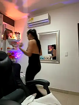 ZarahEvans online show from 10-13-25, 03:24