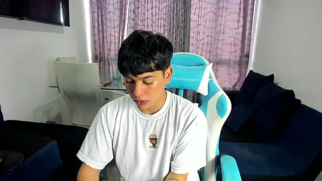 Snapshot of Franco_Rizzo_ chatting on 02-23-25, 10:20 Franco Rizzo  online show from 02-23-25, 10:20