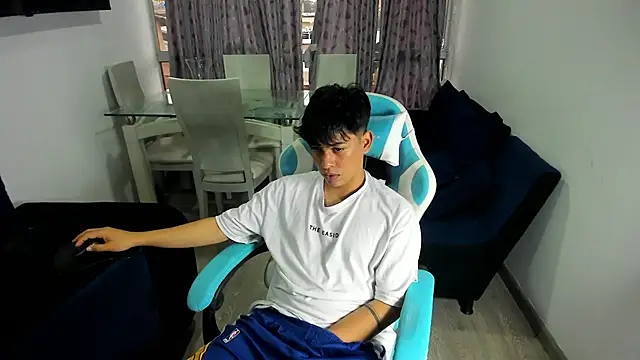 Snapshot of Franco_Rizzo_ chatting on 02-06-25, 10:32 Franco Rizzo  online show from 02-06-25, 10:32