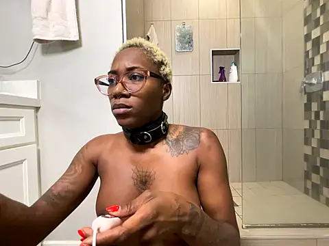 VixenCapri online show from 12-19-25, 07:05