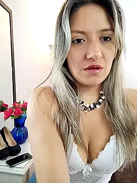 valeriahunter1 online show from 12-02-25, 08:43