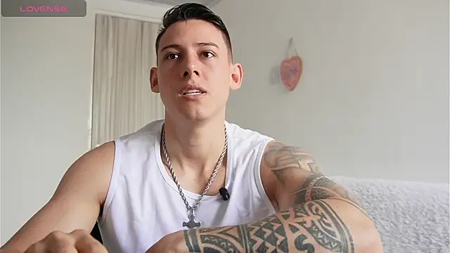 Snapshot of Muscle_King_Cum chatting on 04-20-26, 03:02 Muscle King Cum online show from 04-20-26, 03:02
