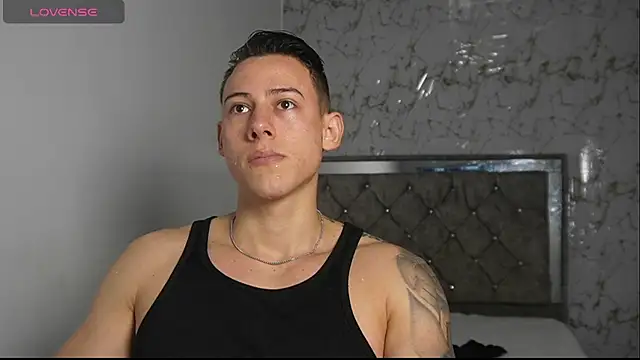 Snapshot of Muscle_King_Cum chatting on 05-06-26, 01:48 Muscle King Cum online show from 05-06-26, 01:48