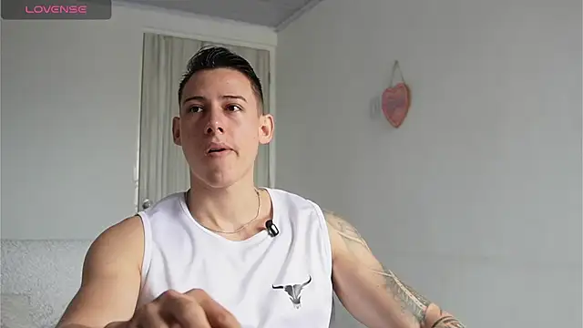 Snapshot of Muscle_King_Cum chatting on 04-28-26, 01:15 Muscle King Cum online show from 04-28-26, 01:15