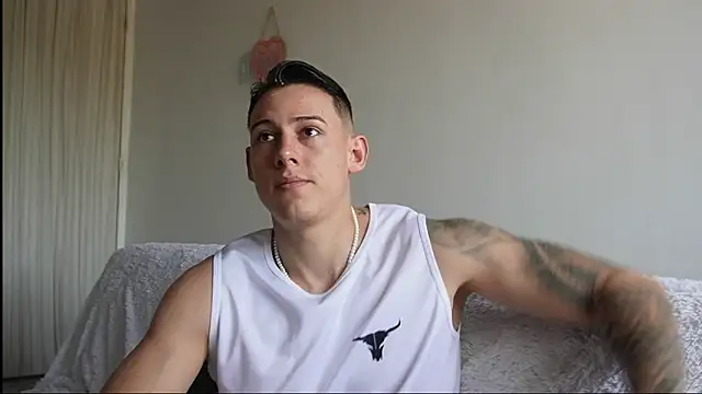 Snapshot of Muscle_King_Cum chatting on 06-10-26, 01:56 Muscle King Cum online show from 06-10-26, 01:56