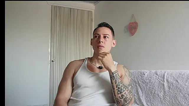 Snapshot of Muscle_King_Cum chatting on 05-12-26, 01:39 Muscle King Cum online show from 05-12-26, 01:39