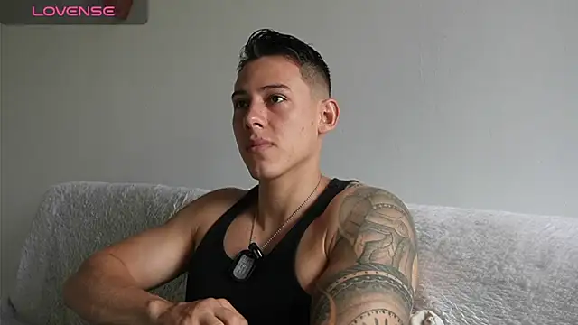 Snapshot of Muscle_King_Cum chatting on 07-17-26, 01:41 Muscle King Cum online show from 07-17-26, 01:41