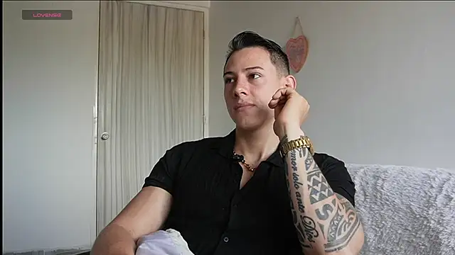 Snapshot of Muscle_King_Cum chatting on 06-02-26, 01:22 Muscle King Cum online show from 06-02-26, 01:22