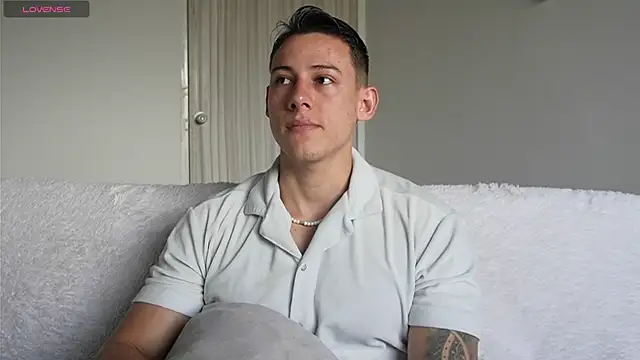 Snapshot of Muscle_King_Cum chatting on 07-13-26, 01:32 Muscle King Cum online show from 07-13-26, 01:32