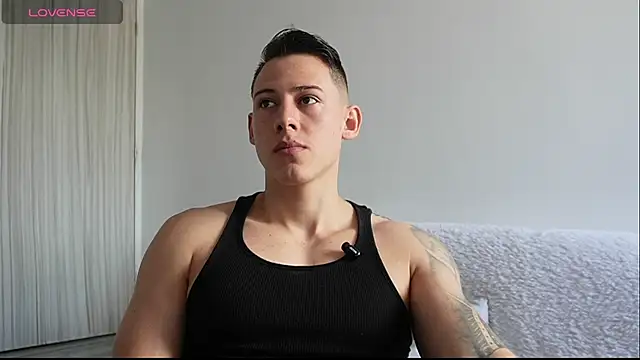 Snapshot of Muscle_King_Cum chatting on 04-30-26, 02:46 Muscle King Cum online show from 04-30-26, 02:46