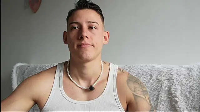 Snapshot of Muscle_King_Cum chatting on 06-04-26, 01:27 Muscle King Cum online show from 06-04-26, 01:27